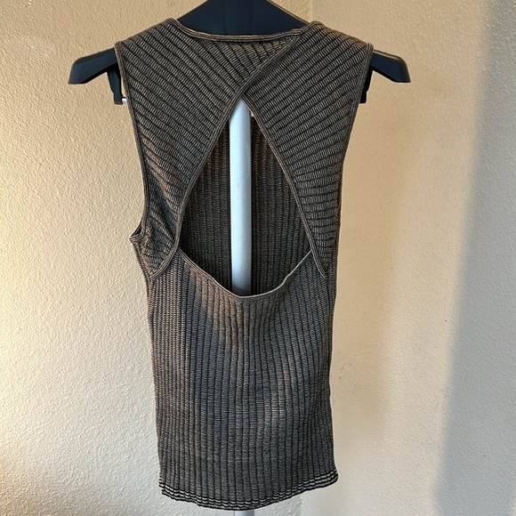 St. John Knits Shell with Cut Outs - Picture 1 of 7